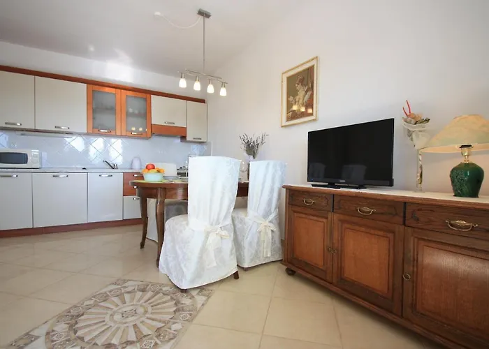 Apartment Ljiljanka 3 *